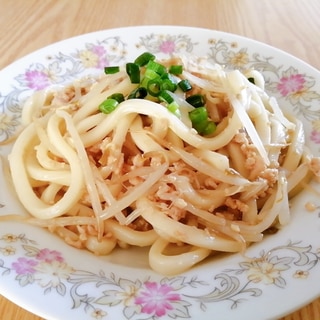 節約☆包丁不要♪鶏ひき肉ともやしの焼きうどん